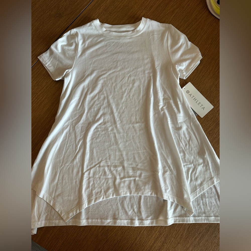 NWT Athleta Essence Handkerchief Hem Tee